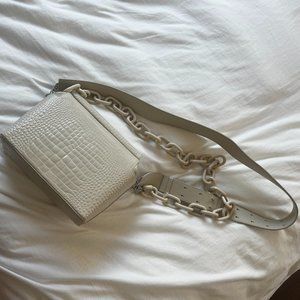 gu_de white embossed croc bag